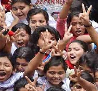 Class X results due to artwork | कलागुणांमुळे रखडला दहावीचा निकाल Class X results due to artwork | कलागुणांमुळे रखडला दहावीचा निकाल