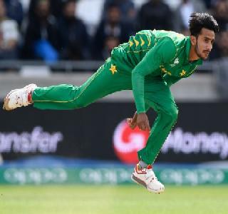 Pakistan's clash struck! He hit South Africa 219 runs | पाकिस्तानचा भेदक मारा! आफ्रिकेला 219 धावांवर रोखले Pakistan's clash struck! He hit South Africa 219 runs | पाकिस्तानचा भेदक मारा! आफ्रिकेला 219 धावांवर रोखले