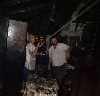 Prabodhan Vidyalaya's office is awful | प्रबोधन विद्यालयाच्या कार्यालयाला भीषण Prabodhan Vidyalaya's office is awful | प्रबोधन विद्यालयाच्या कार्यालयाला भीषण