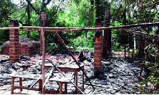 Mangrar at Madura, fire in shop | मडुरा येथे मांगर, दुकानाला आग Mangrar at Madura, fire in shop | मडुरा येथे मांगर, दुकानाला आग