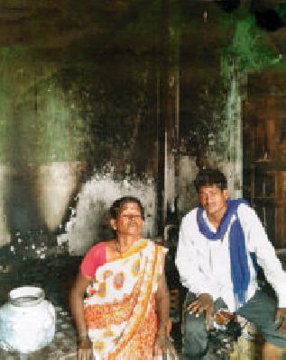 Fire broke out in the house, councilors also rebuked | आगीत घर जळाले, नगरसेवकानेही झिडकारले