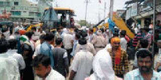 On the third day, remove encroachment | तिसऱ्या दिवशीही अतिक्रमण हटाव On the third day, remove encroachment | तिसऱ्या दिवशीही अतिक्रमण हटाव