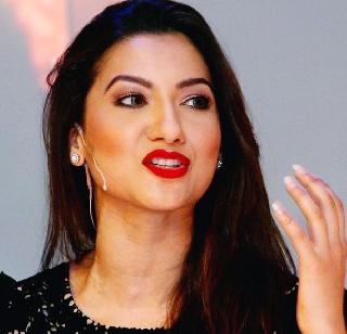 Bhadkali Gauhar Khan on Pakistani fanatics | पाकिस्तानी म्हटल्यामुळे चाहत्यावर भडकली गौहर खान