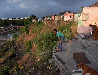 ... the danger of 'Malin' repetition of Nashik in Nashik | ...तर नाशिकमध्ये ‘माळीण’च्या पुनरावृत्तीचा धोका ... the danger of 'Malin' repetition of Nashik in Nashik | ...तर नाशिकमध्ये ‘माळीण’च्या पुनरावृत्तीचा धोका
