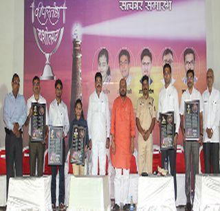 More than the problems, the better the officer becomes - Pranjal Patil | जेवढय़ा जास्त अडचणी, तेवढेच चांगले अधिकारी बनाल- प्रांजल पाटील More than the problems, the better the officer becomes - Pranjal Patil | जेवढय़ा जास्त अडचणी, तेवढेच चांगले अधिकारी बनाल- प्रांजल पाटील