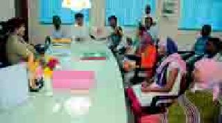 Dean with nieces, bars, chains to arrest | डीनसह निस्ताने, बारब्दे, काळेंना अटक करा