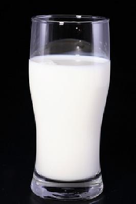 Have you finished the menopause? Drink a glass of milk daily .. | मेनॉपॉज लांबवायचाय? रोज एक ग्लास दूध प्या..