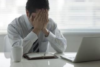 Do you behave like this in the office? Then remember, the mistake itself! | आॅफिसमध्ये ‘असं’ वागता? मग लक्षात ठेवा, चूक तुमचीच! Do you behave like this in the office? Then remember, the mistake itself! | आॅफिसमध्ये ‘असं’ वागता? मग लक्षात ठेवा, चूक तुमचीच!