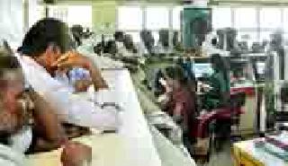 Loan for loan: | कर्जासाठी धावाधाव :