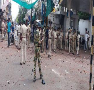 The condition of rioting, curbing in Nandurbar | नंदुरबारमध्ये दंगल, संचारबंदीची स्थिती The condition of rioting, curbing in Nandurbar | नंदुरबारमध्ये दंगल, संचारबंदीची स्थिती
