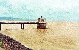 Water in the dams of Nasik | नाशिकच्या धरणांमध्ये जेमतेम पाणी