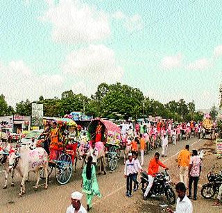 51 ballguns left for Varhad marriage ...! | ५१ बैलगाड्यांतून वऱ्हाड निघाले लग्नाला...! 51 ballguns left for Varhad marriage ...! | ५१ बैलगाड्यांतून वऱ्हाड निघाले लग्नाला...!