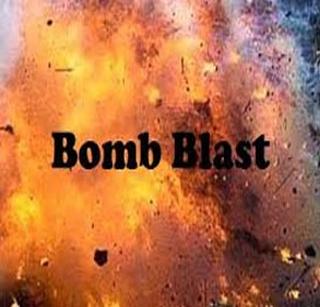 A bomb blast on the Marxist office in Kerala | केरळमध्ये मार्क्सवाद्यांच्या कार्यालयावर बॉम्बहल्ला A bomb blast on the Marxist office in Kerala | केरळमध्ये मार्क्सवाद्यांच्या कार्यालयावर बॉम्बहल्ला