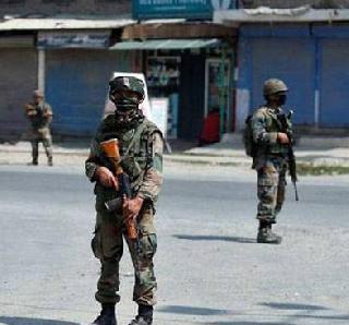 Day-to-day affairs of Kashmir disrupted | काश्मीरमध्ये दैनंदिन व्यवहार विस्कळीत Day-to-day affairs of Kashmir disrupted | काश्मीरमध्ये दैनंदिन व्यवहार विस्कळीत