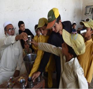 Above! 38 children in a person in Pakistan | अबब! पाकिस्तानात एका व्यक्तीला 38 मुलं Above! 38 children in a person in Pakistan | अबब! पाकिस्तानात एका व्यक्तीला 38 मुलं