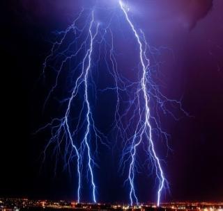 One killed in electricity collapse | वीज कोसळून एक ठार One killed in electricity collapse | वीज कोसळून एक ठार