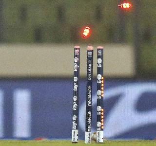 The international cricket match was played without stumps | स्टंप्सवरील बेल्सशिवाय खेळला गेला आंतरराष्ट्रीय क्रिकेट सामना The international cricket match was played without stumps | स्टंप्सवरील बेल्सशिवाय खेळला गेला आंतरराष्ट्रीय क्रिकेट सामना