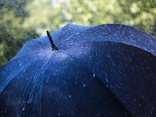 Strong presence of rain in the city: Larkal | शहरात पावसाची जोरदार हजेरी : तारांबळ