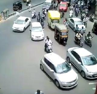 Manastapacha was the first day of passenger traffic | एकेरी वाहतुकीचा पहिलाच दिवस ठरला मनस्तापाचा Manastapacha was the first day of passenger traffic | एकेरी वाहतुकीचा पहिलाच दिवस ठरला मनस्तापाचा