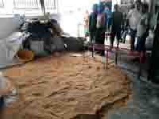 Rainfall erupted the system of sub-market committee | पावसाने उपबाजार समितीच्या यंत्रणेची उडाली तारांबळ Rainfall erupted the system of sub-market committee | पावसाने उपबाजार समितीच्या यंत्रणेची उडाली तारांबळ