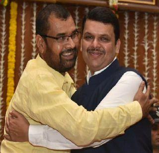 So, the goddess Sadhbhau Khot became the shadow of Chief Minister Devendra Fadnavis! | ...म्हणून सदाभाऊ खोत बनले मुख्यमंत्री देवेंद्र फडणवीस यांची सावली! So, the goddess Sadhbhau Khot became the shadow of Chief Minister Devendra Fadnavis! | ...म्हणून सदाभाऊ खोत बनले मुख्यमंत्री देवेंद्र फडणवीस यांची सावली!