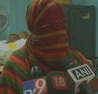 Rape woman in Express trains due to swooping of sleeper berth | स्लीपर बर्थ देण्याच्या बहाण्याने धावत्या एक्स्प्रेसमध्ये महिलेवर बलात्कार Rape woman in Express trains due to swooping of sleeper berth | स्लीपर बर्थ देण्याच्या बहाण्याने धावत्या एक्स्प्रेसमध्ये महिलेवर बलात्कार