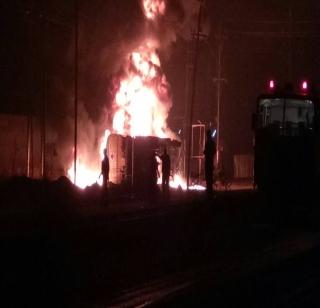 Diesel tanker overturned; Driver dies | डिझेल टँकर उलटला; चालकाचा जळून मृत्यू Diesel tanker overturned; Driver dies | डिझेल टँकर उलटला; चालकाचा जळून मृत्यू