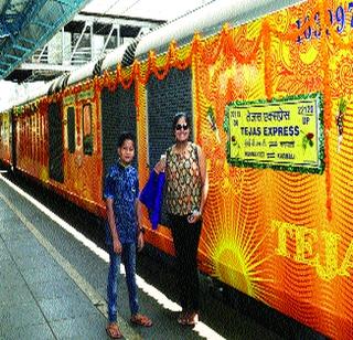 'Tejas' detention due to Tejas | ‘तेजस’मुळे दुसऱ्या गाड्यांचा खोळंबा 'Tejas' detention due to Tejas | ‘तेजस’मुळे दुसऱ्या गाड्यांचा खोळंबा