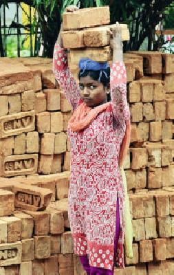 Winnie the Doctor of the winner Rina | मजुरी करणाऱ्या रिनाला व्हायचेय डॉक्टर