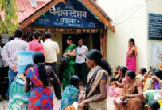 Police wake up after complaints of women | महिलांच्या तक्रारीनंतर आली पोलिसांना जाग Police wake up after complaints of women | महिलांच्या तक्रारीनंतर आली पोलिसांना जाग