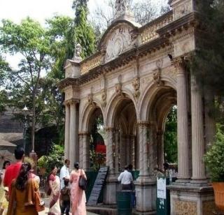 Vermicompost from the waste of the Queen's garden | राणीच्या बागेतील कचऱ्यापासून गांडूळखत Vermicompost from the waste of the Queen's garden | राणीच्या बागेतील कचऱ्यापासून गांडूळखत