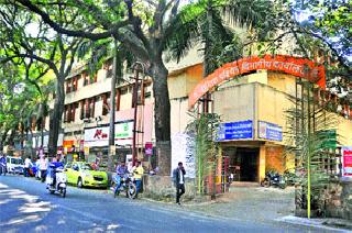 The sculptor to the development fund of the defeated corporators | पराभूत नगरसेवकांच्या विकासनिधीला कात्री