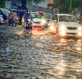 Roads have been built by rain | पावसाने रस्ते बनले ओढे