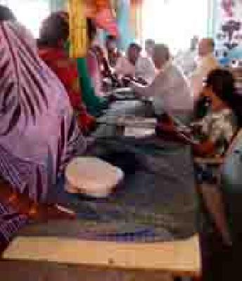 Talegaon Thakur 'bottle was hoarse' | तळेगाव ठाकुरात ‘बाटली झाली आडवी’