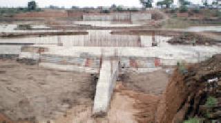 The cost of the Pulgaon Barrage project is 300 Crore | पुलगाव बॅरेज प्रकल्पाचा खर्च ३०० कोटींवर The cost of the Pulgaon Barrage project is 300 Crore | पुलगाव बॅरेज प्रकल्पाचा खर्च ३०० कोटींवर