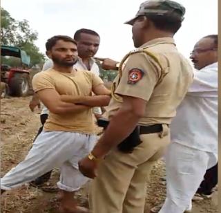 Congress filed a complaint against Congress leader Abdul Sattar | काँग्रेस आमदार अब्दुल सत्तार यांच्या विरोधात गुन्हा दाखल