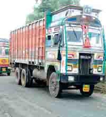Iron mineral transport will remain closed | लोह खनिजाची वाहतूक राहणार बंद