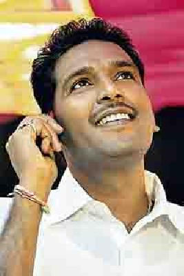 Please inform the absconding lawyer | फरार वकील उकेची माहिती द्या