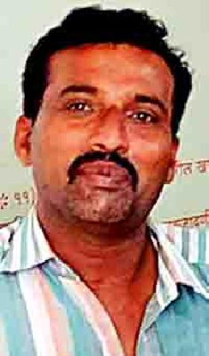 The villager in Khalalas beat up | खराळा येथील ग्रामसेवकाला मारहाण