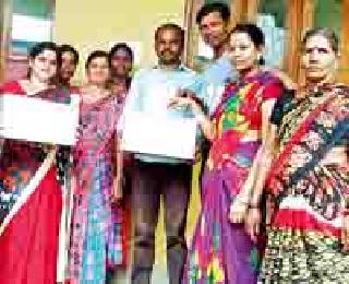 The villagers sought help from the victim's family | पीडित कुटुंबाच्या मदतीसाठी गावकरी सरसावले