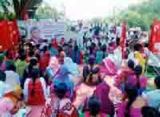 Attack on Yechury's protest | येचुरी यांच्यावरील हल्ल्याचा निषेध