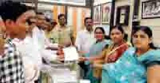 Bahujan Samaj Kranti Morcha shocks the movement | बहुजन समाज क्रांती मोर्चाची पालिकेवर धडक Bahujan Samaj Kranti Morcha shocks the movement | बहुजन समाज क्रांती मोर्चाची पालिकेवर धडक