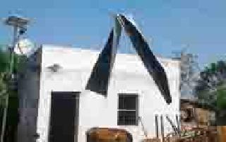 Storm surge: | वादळाने उडाली दाणादाण :