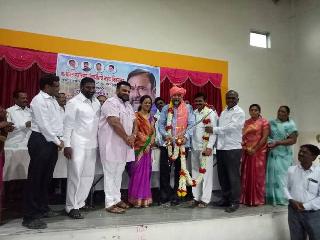 Sanjivaraje Naik-Nimbalkar felicitated by the Phaltan Panchayat Samiti | संजीवराजे नाईक-निंबाळकर यांचा फलटण पंचायत समितीतर्फे सत्कार Sanjivaraje Naik-Nimbalkar felicitated by the Phaltan Panchayat Samiti | संजीवराजे नाईक-निंबाळकर यांचा फलटण पंचायत समितीतर्फे सत्कार