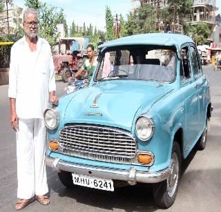 Ullevia of Islampur, the cradle of ambivalence | इस्लामपूरच्या अवलियाने जपलीय अॅम्बेसिडरची क्रेझ Ullevia of Islampur, the cradle of ambivalence | इस्लामपूरच्या अवलियाने जपलीय अॅम्बेसिडरची क्रेझ