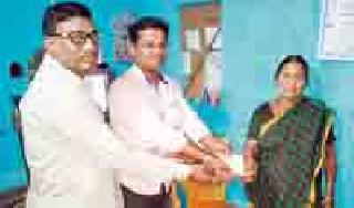 The carrier showed honesty | वाहकाने दाखविला प्रामाणिकपणा The carrier showed honesty | वाहकाने दाखविला प्रामाणिकपणा