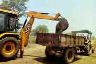 Sale of moor and clay barges | मुरूम व मातीची चढ्या भावाने विक्री Sale of moor and clay barges | मुरूम व मातीची चढ्या भावाने विक्री