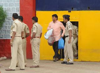 VIDEO: Sameer Gaikwad released from prison after 21 months | VIDEO : २१ महिन्यानंतर समीर गायकवाडची कारागृहातून सुटका VIDEO: Sameer Gaikwad released from prison after 21 months | VIDEO : २१ महिन्यानंतर समीर गायकवाडची कारागृहातून सुटका