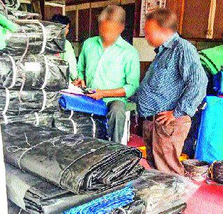 Tadpatti purchase at a higher rate than the corporation | पालिकेकडून जादा दराने ताडपत्रीची खरेदी Tadpatti purchase at a higher rate than the corporation | पालिकेकडून जादा दराने ताडपत्रीची खरेदी