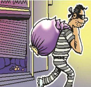 Homestead in 12 places in Umbarkhed and Dharagir | उंबरखेड व धारागिर गावात 12 ठिकाणी घरफोडी